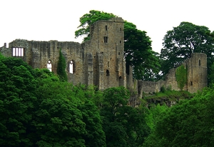 Barnard Castle, founded by the Normans, dates from the twelfth century (photo: Francis Hannaway, Wikimedia Commons).