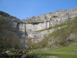 A large, curved limestone formation, one of the natural wonders of Yorkshire. Photo: David Benbennick, Wikimedia Commons.