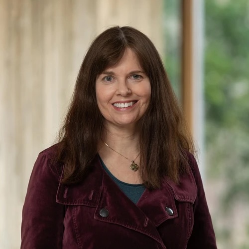 Color headshot of Alison Hickey in front of a pillar.